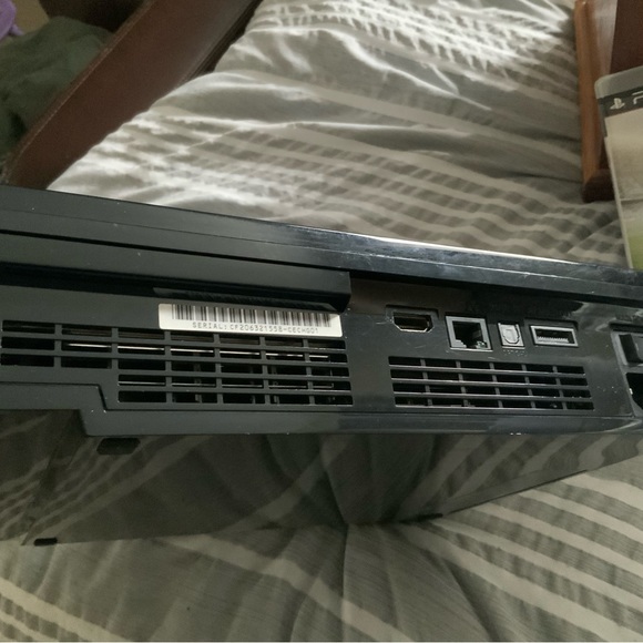 Sony Playstation 3 PHAT Fat CECHG01 40GB Console, games & accessories included. - Picture 5 of 5